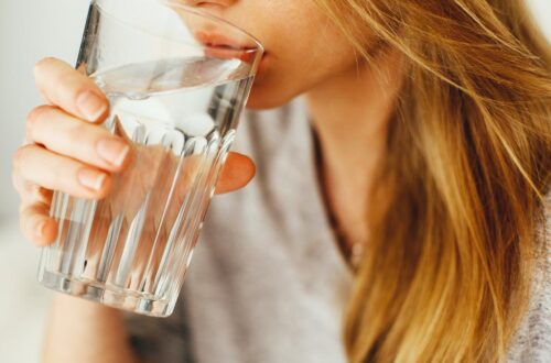 minum air hangat pagi hari metabolisme