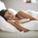 memeluk bantal berat bisa membantu mengatasi insomnia