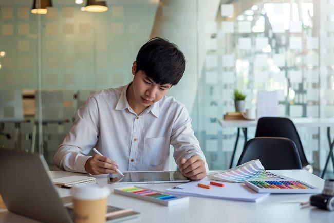 menggambar bebas kesehatan mental dewasa