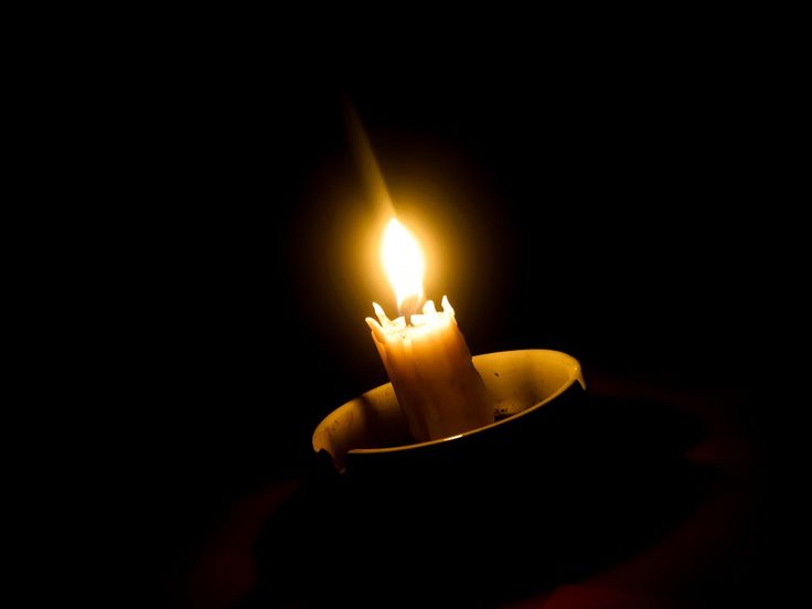 Menatap Cahaya Lilin yang Bergerak