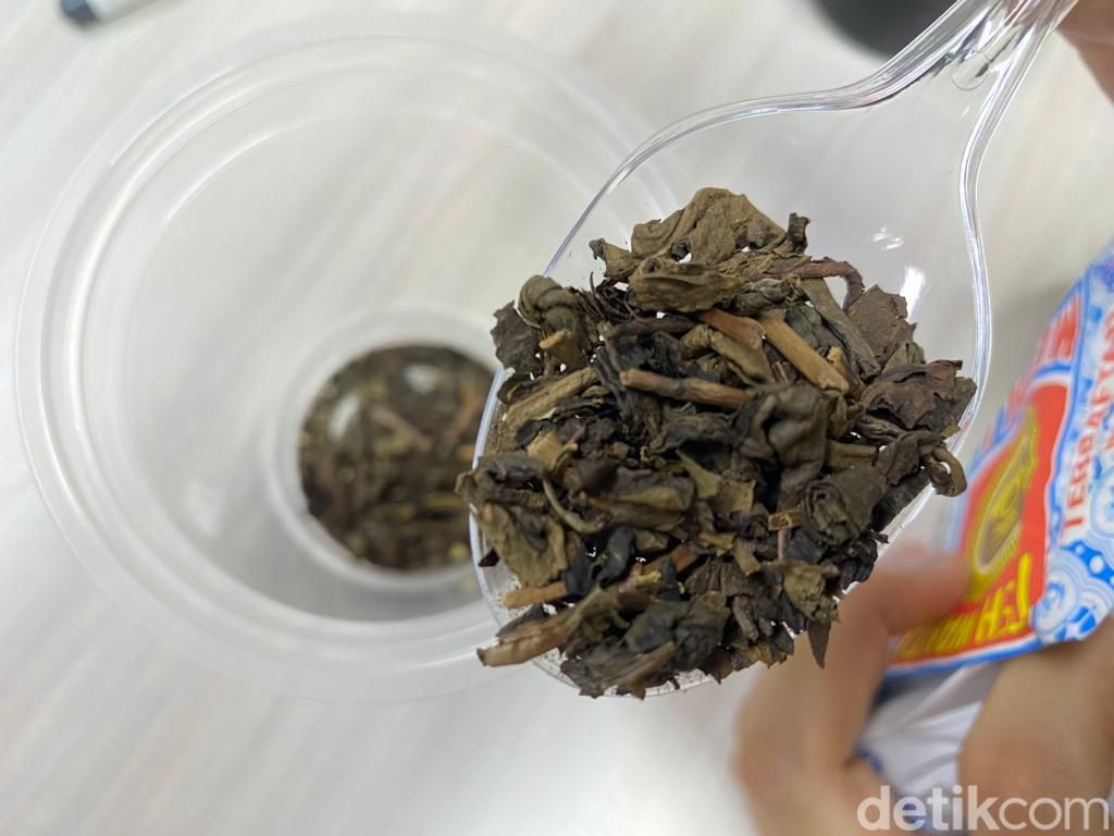 Aroma Daun Teh Kering
