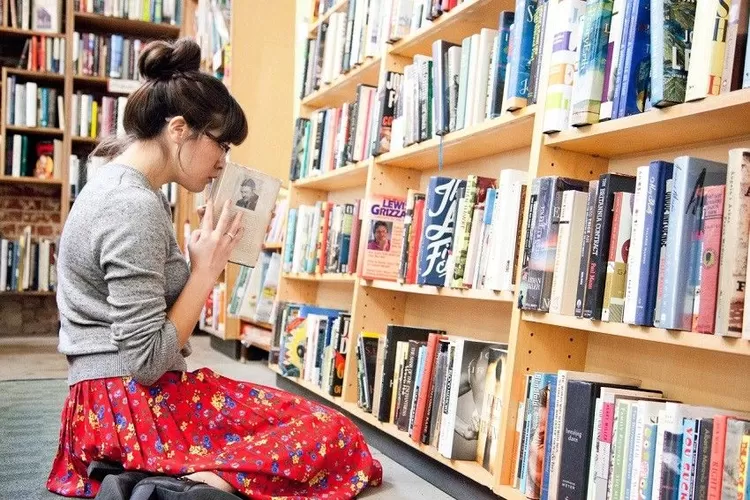Efek membaui buku lama terhadap kenangan dan emosi